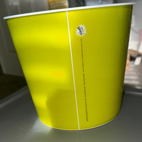 Grinch Face Bucket - Picture 3 of 5
